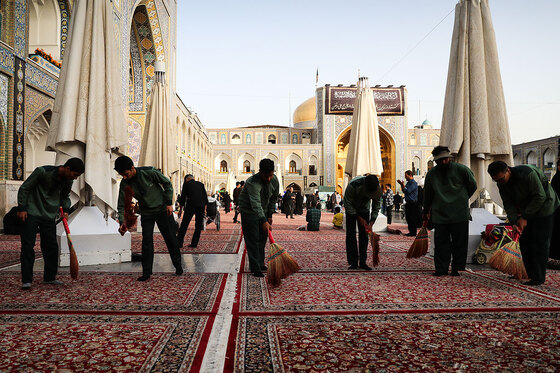 آیین جاروکشی حرم مطهر رضوی