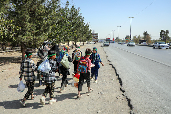 زائران پیاده امام رضا (ع)