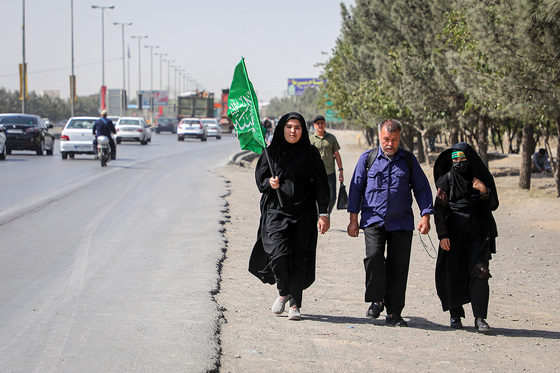 زائران پیاده امام رضا (ع)