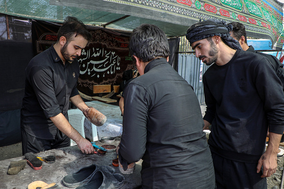 زائران پیاده امام رضا (ع)