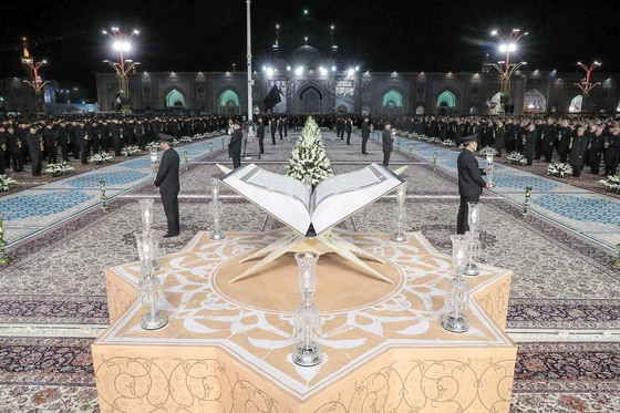 آیین خطبه خوانی شب شهادت امام رضا(ع) در حرم مطهر رضوی