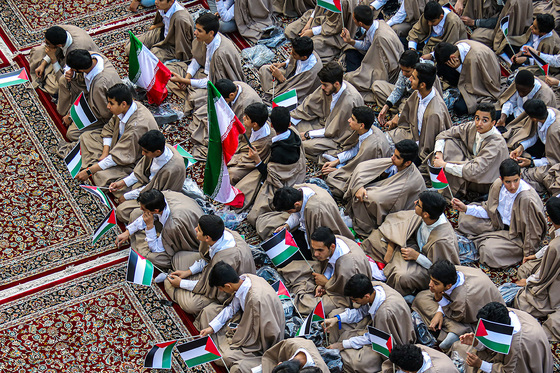 اجتماع همبستگی با جبهه مقاومت فلسطین در صحن قدس حرم مطهر رضوی