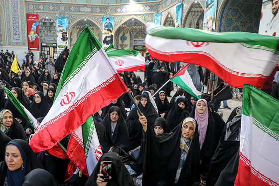 اجتماع همبستگی با جبهه مقاومت فلسطین در صحن قدس حرم مطهر رضوی