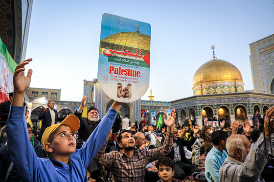 اجتماع همبستگی با جبهه مقاومت فلسطین در صحن قدس حرم مطهر رضوی