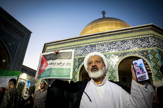 اجتماع همبستگی با جبهه مقاومت فلسطین در صحن قدس حرم مطهر رضوی