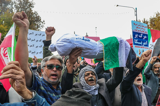 راهپیمایی نمازگزاران مشهدی در حمایت از مرم فلسطین