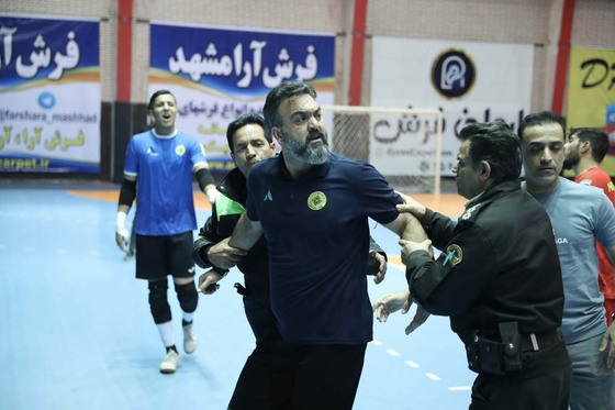 تیم فوتسال فرش آرای مشهد و تیم مقاومت البرز