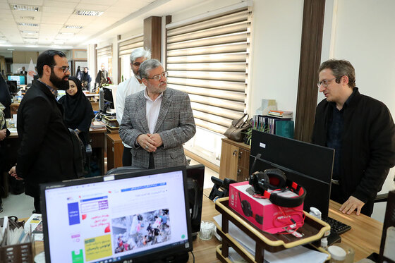 بازدید شهردار مشهد از روزنامه شهرآرا
