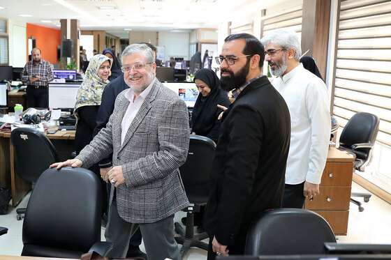 بازدید شهردار مشهد از روزنامه شهرآرا