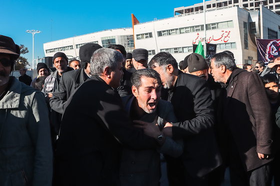 تشییع پیکر 12 شهید گمنام دفاع مقدس و 2 شهید حادثه تروریستی راسک در مشهد