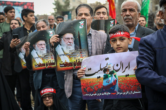 تشییع دو تن از شهدای حادثه تروریستی گلزار شهدای کرمان در مشهد