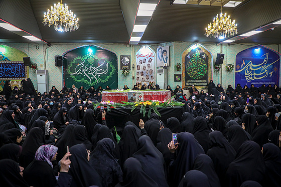 تشییع پیکر بانوی شهیده فاطمه دهقانی از شهدای حادثه تروریستی کرمان