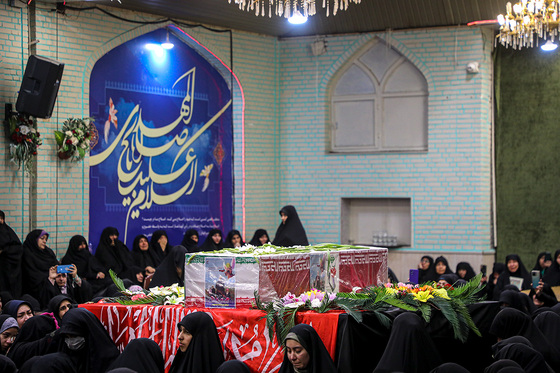 تشییع پیکر بانوی شهیده فاطمه دهقانی از شهدای حادثه تروریستی کرمان