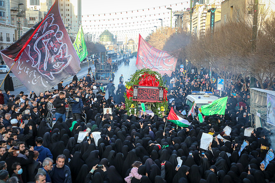 تشییع پیکر بانوی شهیده فاطمه دهقانی از شهدای حادثه تروریستی کرمان