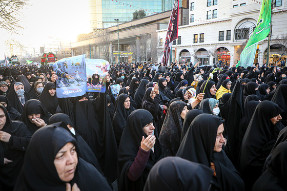 تشییع پیکر بانوی شهیده فاطمه دهقانی از شهدای حادثه تروریستی کرمان