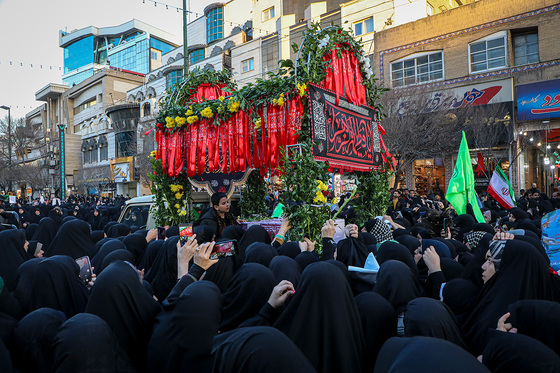 تشییع پیکر بانوی شهیده فاطمه دهقانی از شهدای حادثه تروریستی کرمان