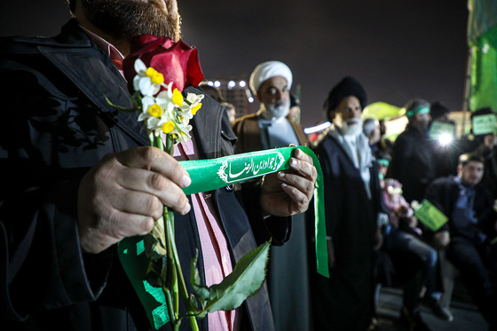 گلباران حرم مطهر رضوی در شب میلاد جوادالائمه (ع)