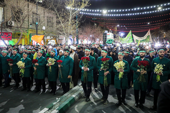 گلباران حرم مطهر رضوی در شب میلاد جوادالائمه (ع)