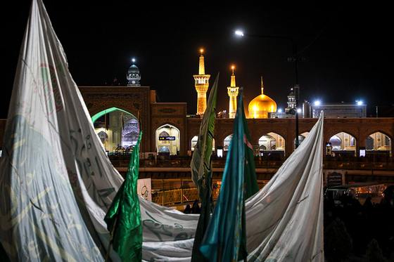 گلباران حرم مطهر رضوی در شب میلاد جوادالائمه (ع)