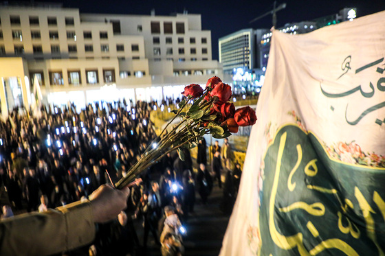 گلباران حرم مطهر رضوی در شب میلاد جوادالائمه (ع)