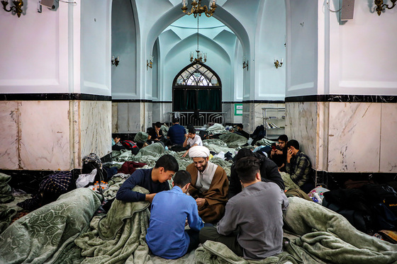 آیین معنوی اعتکاف در حرم امام رضا (ع)