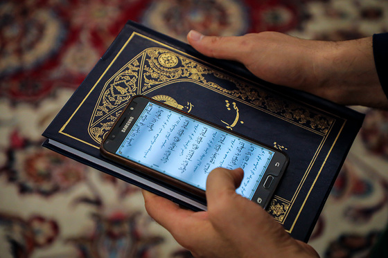 آیین معنوی اعتکاف در حرم امام رضا (ع)