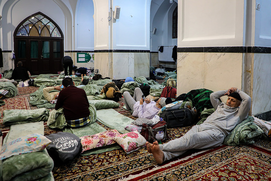 آیین معنوی اعتکاف در حرم امام رضا (ع)