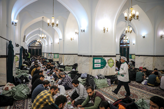 آیین معنوی اعتکاف در حرم امام رضا (ع)