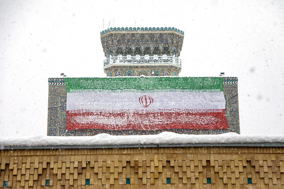بارش برف در حرم مطهر رضوی