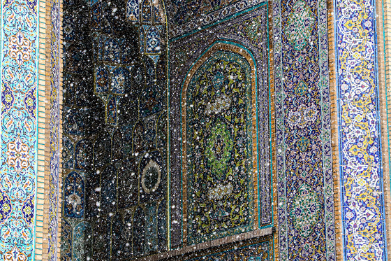 بارش برف در حرم مطهر رضوی
