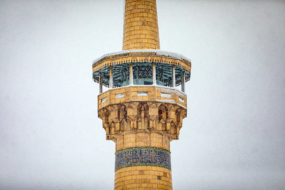 بارش برف در حرم مطهر رضوی