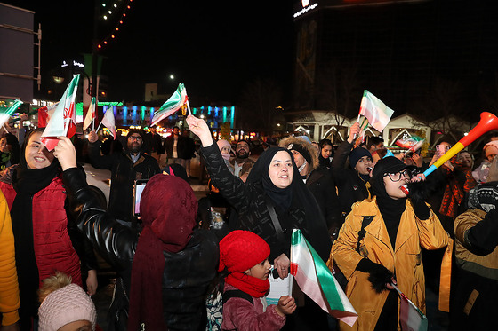 شادی مردم مشهد بعد از برد تیم ملی ایران مقابل ژاپن