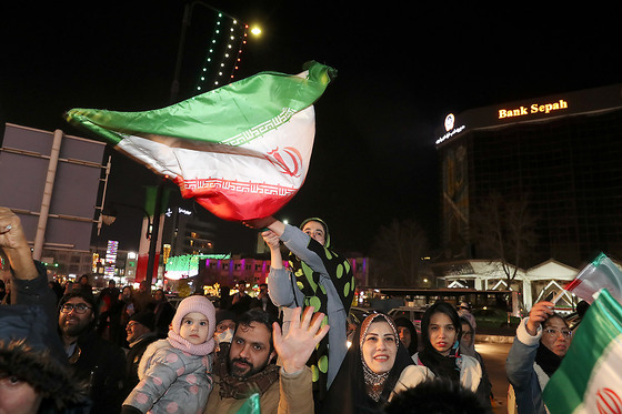 شادی مردم مشهد بعد از برد تیم ملی ایران مقابل ژاپن