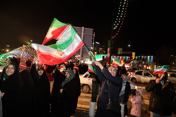 شادی مردم مشهد بعد از برد تیم ملی ایران مقابل ژاپن