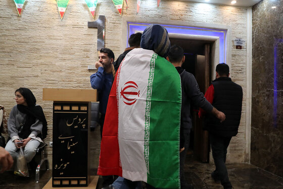 تماشای فوتبال ایران و قطر در سینماهای مشهد