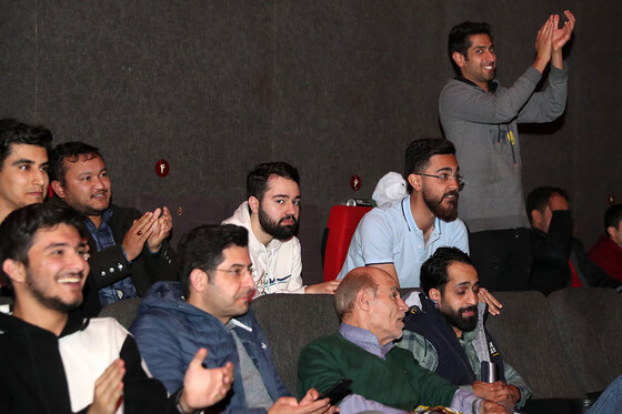 تماشای فوتبال ایران و قطر در سینماهای مشهد