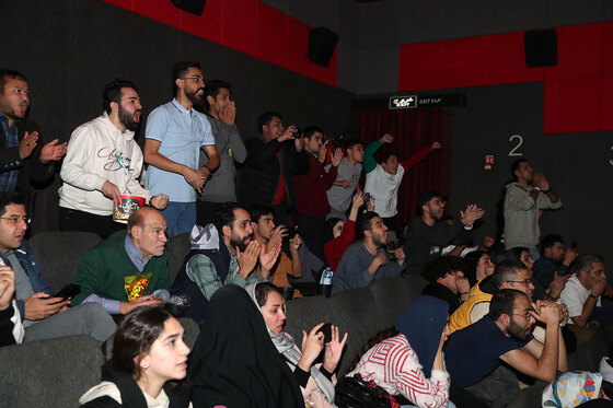 تماشای فوتبال ایران و قطر در سینماهای مشهد