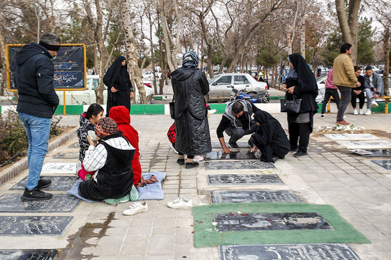 آیین چراغ برات در بهشت رضا (ع)