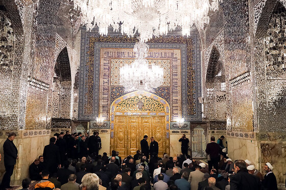 غبارروبی مضجع منور امام رضا(ع)