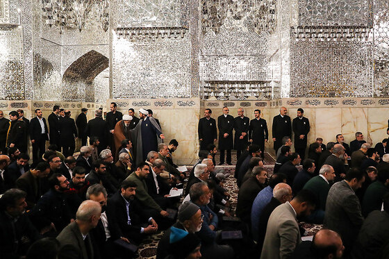 غبارروبی مضجع منور امام رضا(ع)