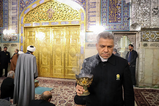 غبارروبی مضجع منور امام رضا(ع)