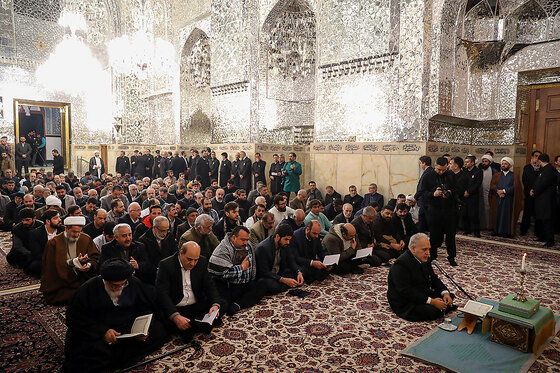 غبارروبی مضجع منور امام رضا(ع)