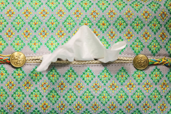 غبارروبی مضجع منور امام رضا(ع)