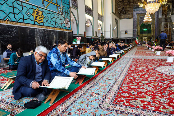 جزء خوانی قرآن کریم در مسجد گوهرشاد حرم رضوی
