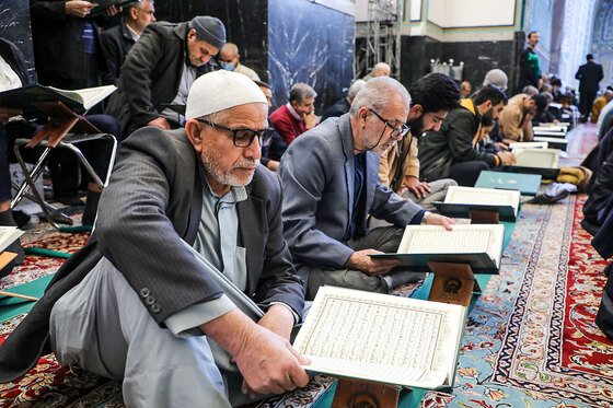 جزء خوانی قرآن کریم در مسجد گوهرشاد حرم رضوی