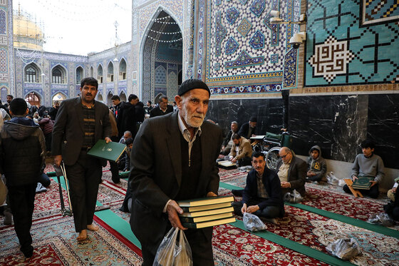 جزء خوانی قرآن کریم در مسجد گوهرشاد حرم رضوی