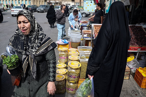 بازار ماهی فروشان در شهرک شهید بهشتی