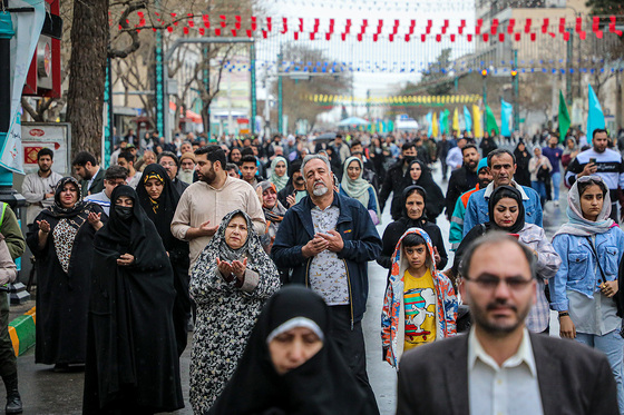 تحویل سال ۱۴۰۳ در حرم مطهر امام رضا (ع) و خیابان‌های منتهی به حرم