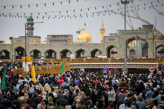 تحویل سال ۱۴۰۳ در حرم مطهر امام رضا (ع) و خیابان‌های منتهی به حرم