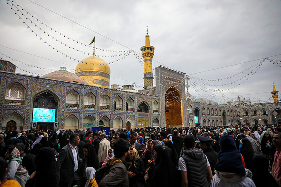 تحویل سال ۱۴۰۳ در حرم مطهر امام رضا (ع) و خیابان‌های منتهی به حرم